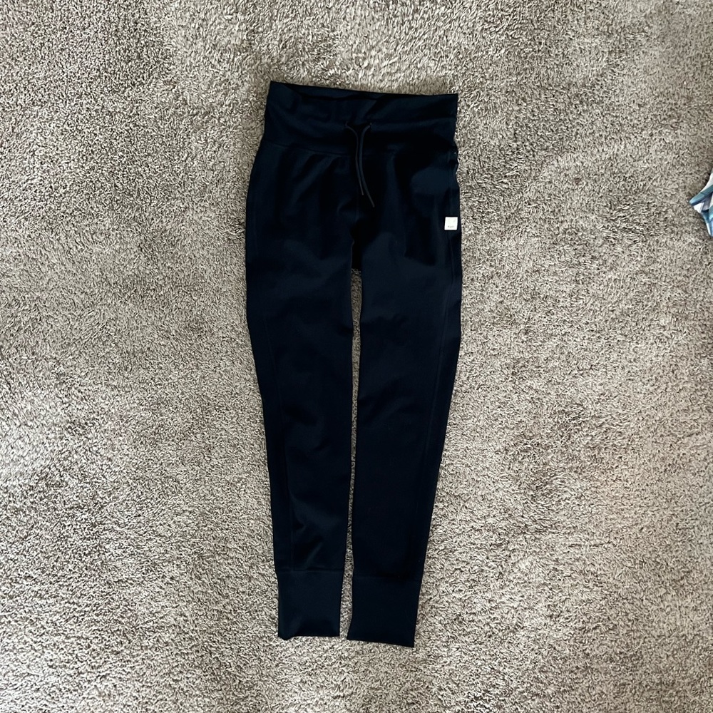Navy blue Vuori gym pant